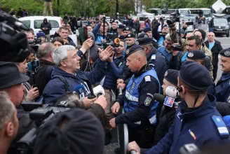 Több mint 80 ezer lejre bírságolták az AUR-tüntetés résztvevőit