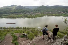 Örökpanorámás remetebarlang a Duna-kanyarban megtekinthető