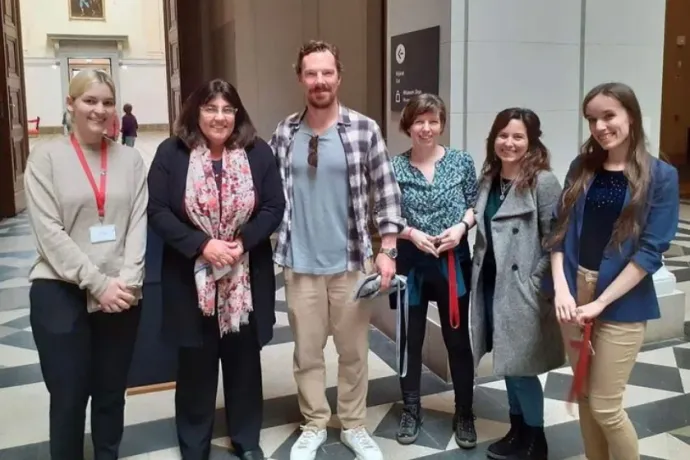 Folytatja budapesti kultúrkörútját Benedict Cumberbatch, ezúttal a Szépművészeti Múzeumba látogatott el