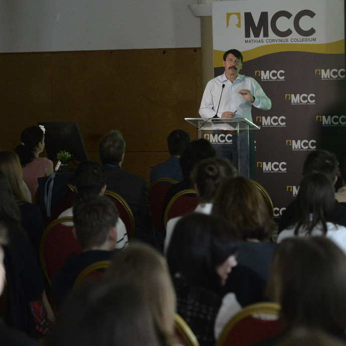 Külföldön vesz egyetemet az 500 milliárddal megtolt kormányközeli elitképző