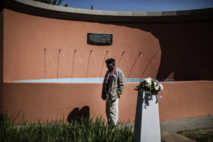 Az 1960-as Sharpeville-i mészárlás áldozatainak emlékműve – Fotó: Marco Longari / AFP 