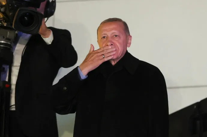 Török választási bizottság: Erdoğan a szavazatok 49,4%-át szerezte meg