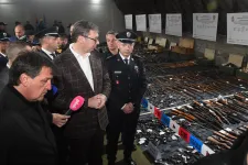 Egy hét alatt 13 ezer lőfegyvert adtak le a szerbek a tömegmészárlások hatására