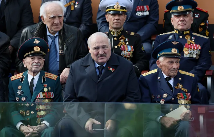 Alekszandr Lukasenko a moszkvai győzelem napi felvonuláson 2023. május 9-én – Fotó: Sputnik / Gavriil Grigorov / Pool / Reuters