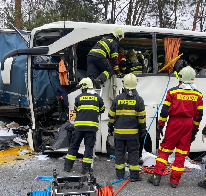 A szlovákiai buszbaleset – Fotó: Szlovák Belügyminisztérium