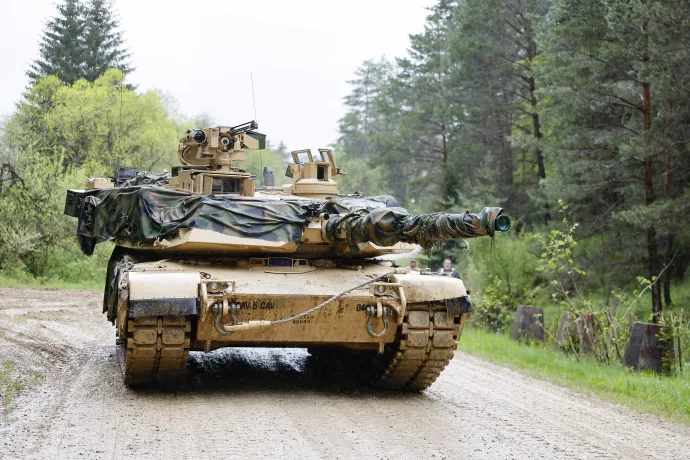 Abrams M1A2 típusú amerikai harckocsi a bajorországi Hohenfelsnél – Fotó: Daniel Löb / DPA / AFP