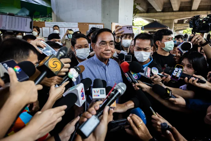 Prajut Csan-ocsa nyilatkozik a sajtónak, miután leadta szavazatát 2023. május 14-én – Fotó: Lauren Decicca / Getty Images