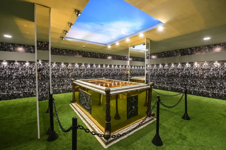 Megnyílt Pelé aranyszarkofágos mauzóleuma Brazíliában