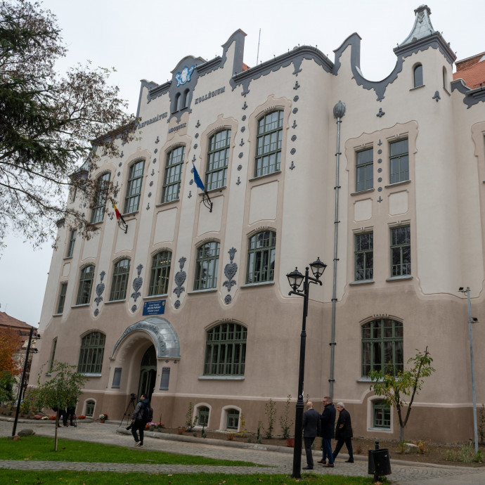 A magyar tanárok sokkal jobb fizetést kapnak a határon túl