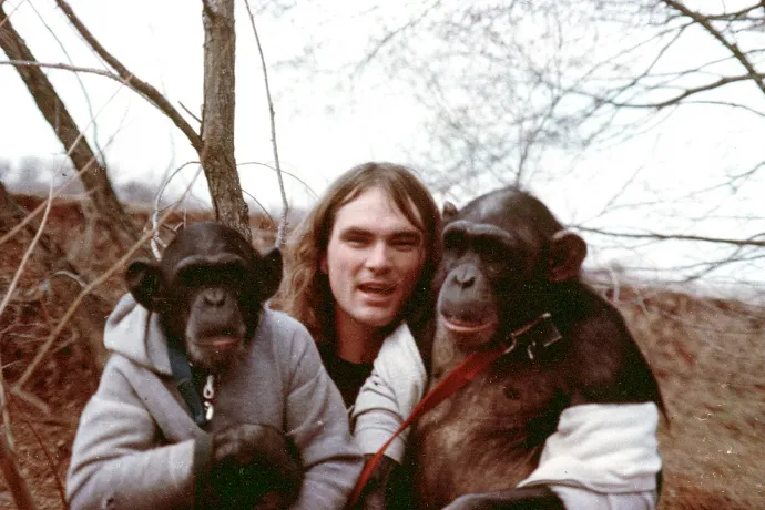 Bob Ingersoll Nimmel (balra) és egy másik, Onan nevű csimpánzzal – Fotó: Bob Ingersoll / Facebook