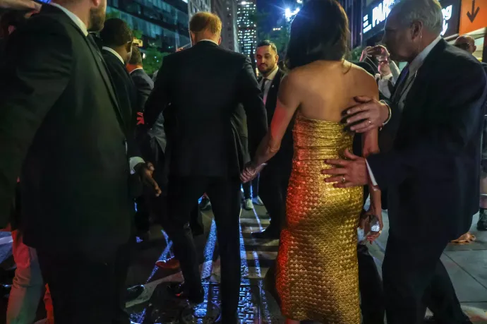 A hercegi pár távozóban a New York-i díjátadóról – Fotó: Anadolu Agency / Getty Images