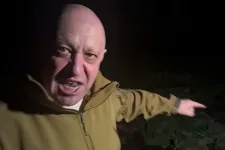 Az orosz védelmi tárca szerint csapataik kedvezőbb védvonalat foglaltak el Bahmutban, Prigozsin szerint visszavonultak