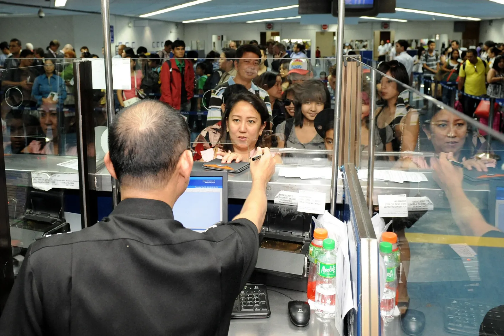 Nagy tömegben jönnek ázsiaiak a magyar munkaerőpiacra, de egyszer haza kell menniük