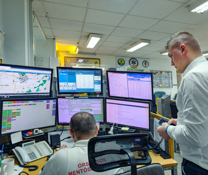 Az esetkocsi kevesebb beteghez megy, de utána úgy néz ki, mint egy csatatér