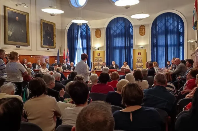 Tízezer aláírást gyűjtöttek a mosonmagyaróvári kórházért, az agrárminisztert kinevették a közmeghallgatáson