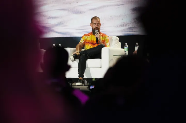 Jack Dorsey, a Twitter alkotója, társalapítója és elnöke, beszél a színpadon a Bitcoin konferencián 2021. június 04-én – Fotó: Joe Raedle / Getty Images