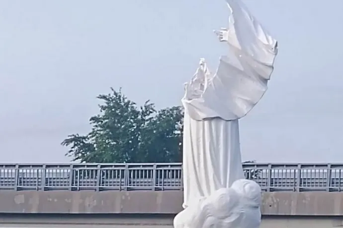 Összetörték a két hete átadott Mária-szobrot Dunavecsén