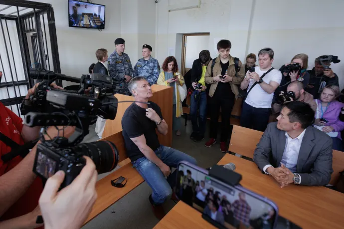 Jevgenyij Roizman az ítélethirdetésen a jekatyerinburgi bíróságon – Fotó: Anna Yurieva / AFP