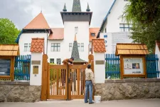 Kós Károly tervei szerint készült új bejárati kapu a Székely Nemzeti Múzeumnak