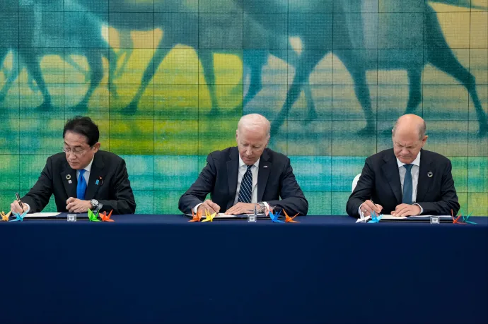 Biden: Támogatni fogjuk az ukrán pilóták F-16-os vadászgépre való kiképzését