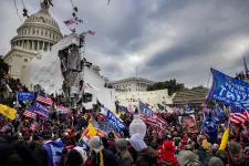 Az FBI visszaélt egy vitatott megfigyelőeszközzel a Capitolium elleni tüntetők kivizsgálásakor