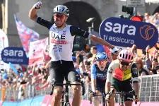 Giro: amerikai győzelem Bergamóban, brutális hegyi szakasszal kezdődik az utolsó hét