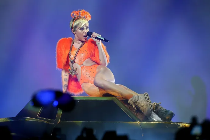 Miley Cyrus az ausztráliai Perth Arénában lép fel 2014. október 23-án – Fotó: Paul Kane / Getty Images