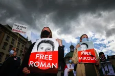 Azt állítja a nyolc év börtönre ítélt belarusz ellenzéki újságíró, hogy kegyelmet kapott