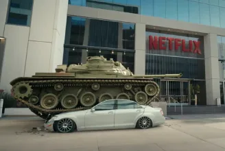 Tankkal érkezett Arnold Schwarzenegger a Netflixhez