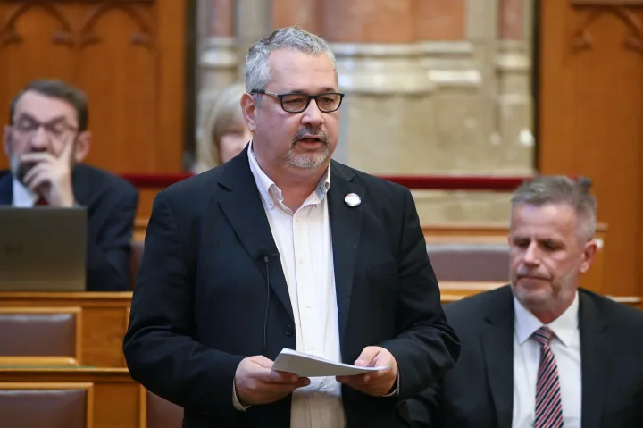 Arató és Gulyás azon vitázott a parlamentben, hogy létezik-e még politikai humor Magyarországon