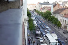 Totálkáosz és forgalmi dugó Kolozsváron: öt autó karambolozott a Mócok útján