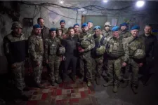 Zelenszkij a frontvonalnál látogatott meg katonákat