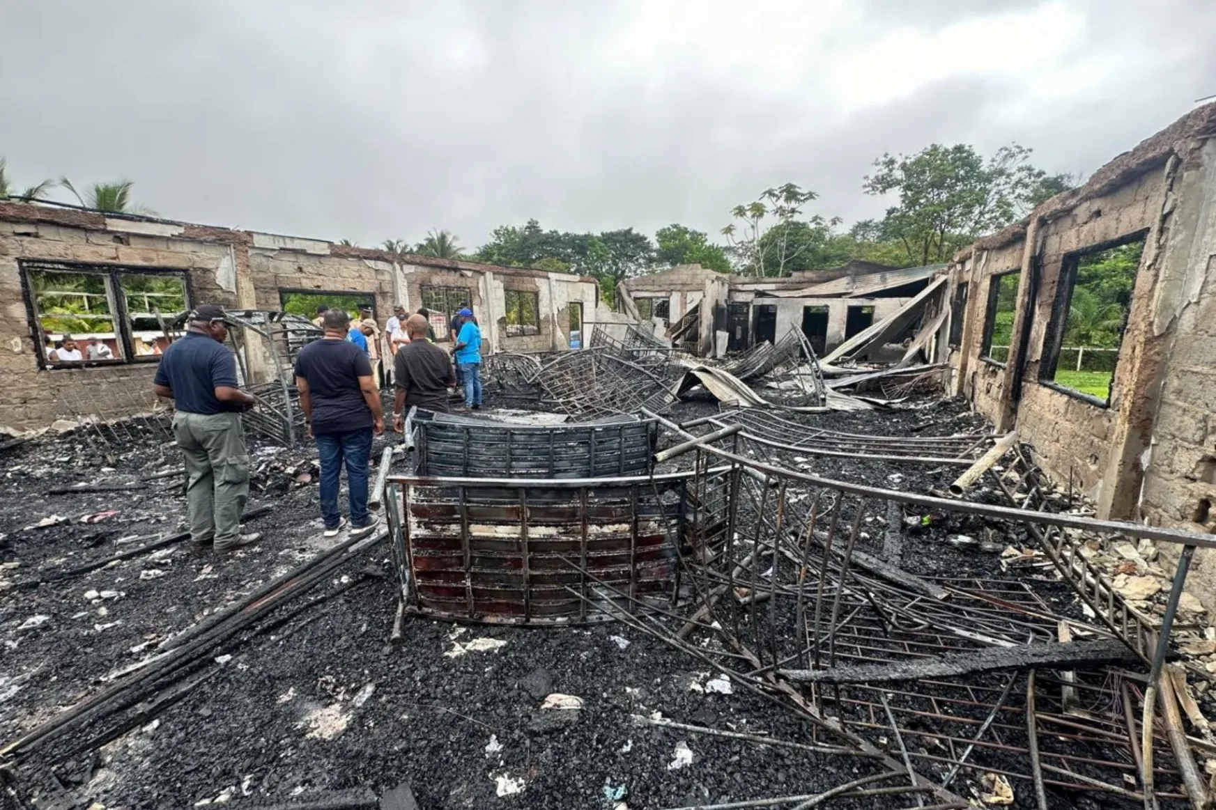 Elvették a diáklány telefonját, felgyújtotta az épületet – 19 áldozata van a guyanai kollégiumtűznek