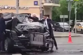 Csúnyán összetört Kirill pátriárka hattonnás luxusautója, miután egy Volvóval ütközött