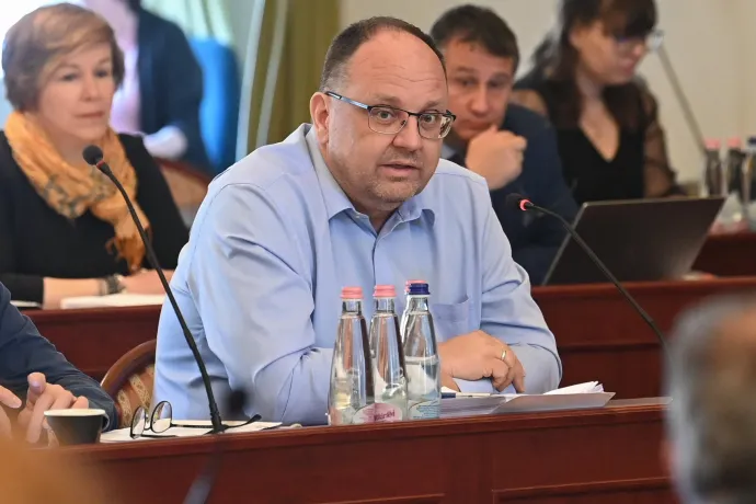 Békepárti nyilatkozatot akartak a fideszesek, de addig tekerte az ellenzék, hogy agressziót elítélő lett belőle