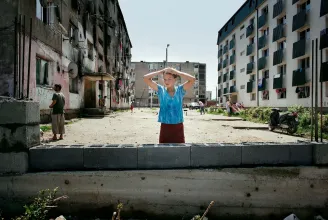 Le kell bontania a nagybányai önkormányzatnak a romákat gettóba záró falat