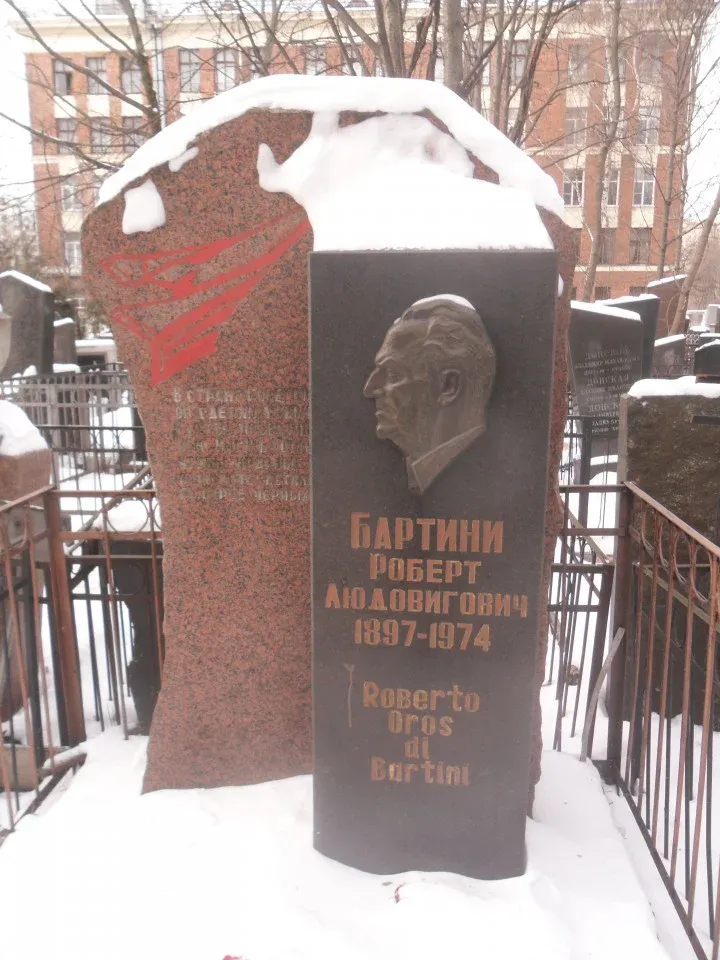 Bartini's grave in Moscow's Vvedenskoye cemetery – photo by Wikipedia / Sergei Semyonov