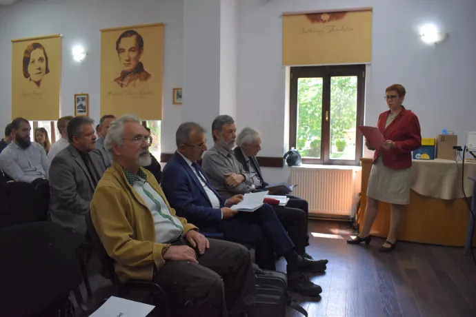 Balról jobbra az első sorban Gyila Sándor, Constantin Ionesco, Szakács Sándor, Mircea Radulian, előttük áll Gál Ágnes moderátor – Fotó: Tőkés Hunor / Transtelex