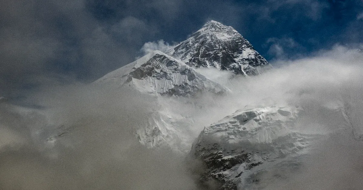 Már 12 halálos áldozata van az idei mászószezonnak a Mount Everesten