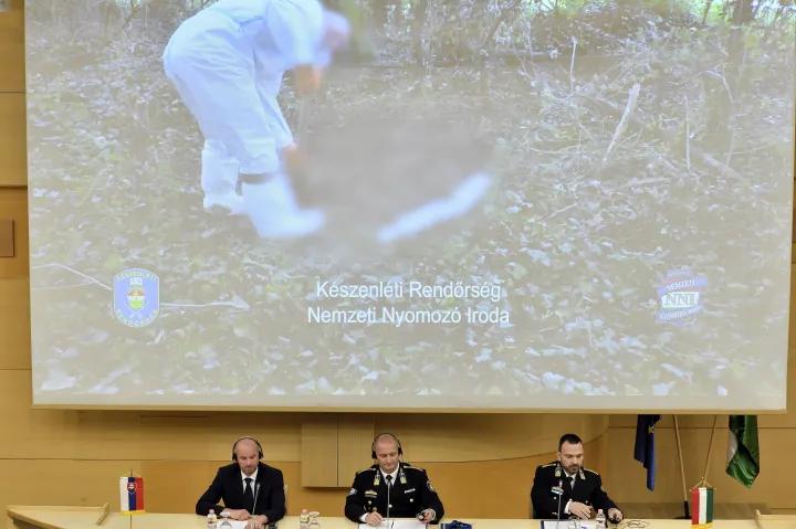 A NAKA és a KR NNI tájékoztatója május 23-án Fotó: Lakatos Péter / MTI