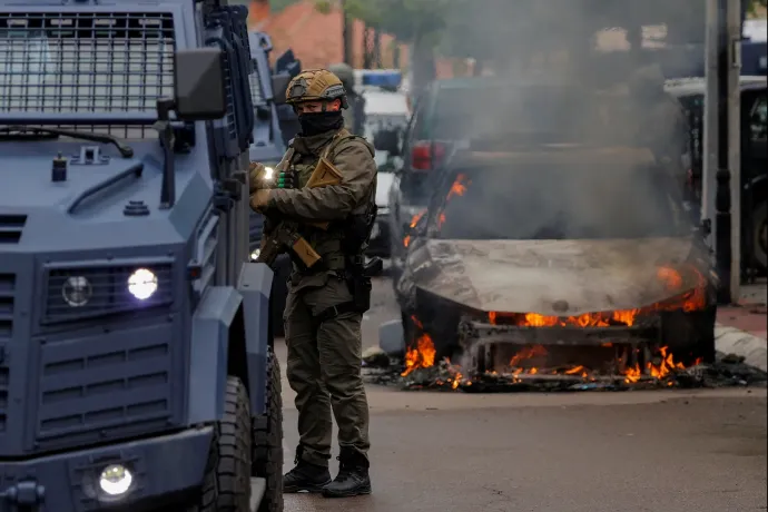 Koszovói szerbek csaptak össze a rendőrökkel, készültségbe helyezték a szerb hadsereget