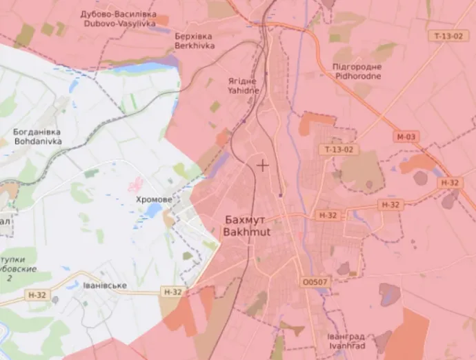 A bahmuti front állása április 10-én, 28-án és május 21-én. A térképen a piros az oroszok által elfoglalt terület – Forrás: Liveuamap