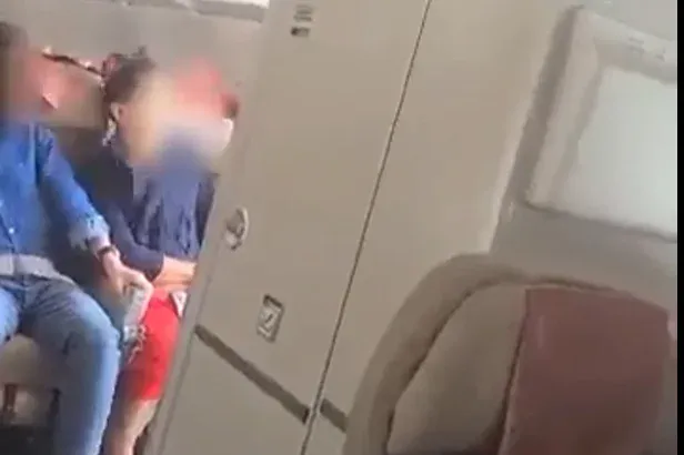 A levegőben nyitotta ki a repülő vészkijáratát egy férfi Dél-Koreában