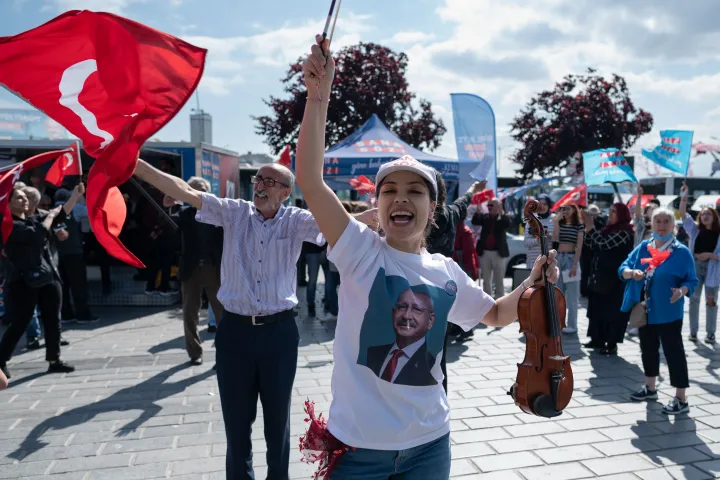 Az ellenzéki Kemal Kılıçdaroğlu támogatói Isztambulban 2023. május 27-én – Fotó: Umit Turhan Coskun / NurPhoto / NurPhoto via AFP