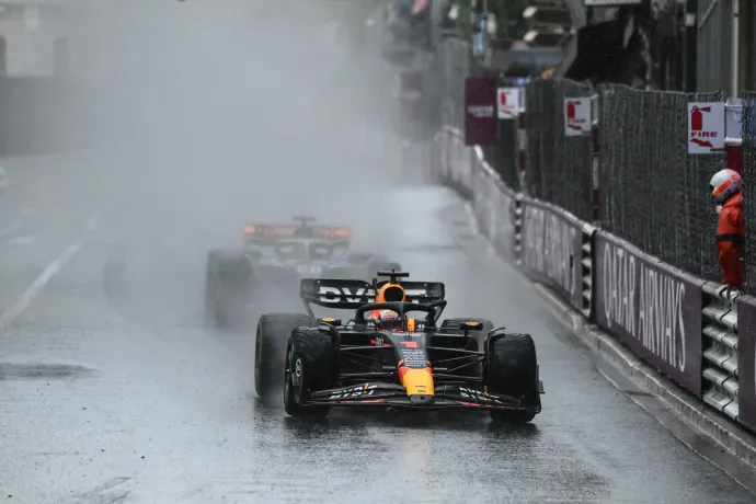 Verstappen az esőben sem tud hibázni, fölényesen nyert Monacóban