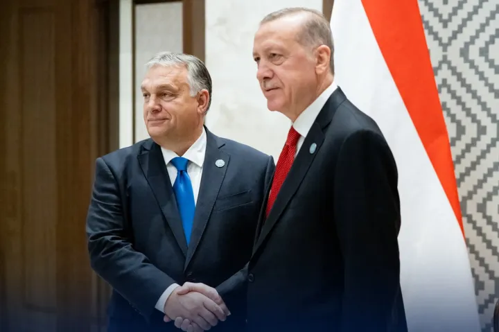 Még be sem fejezték a szavazatszámlálást, Orbán már gratulált Erdoğan győzelméhez