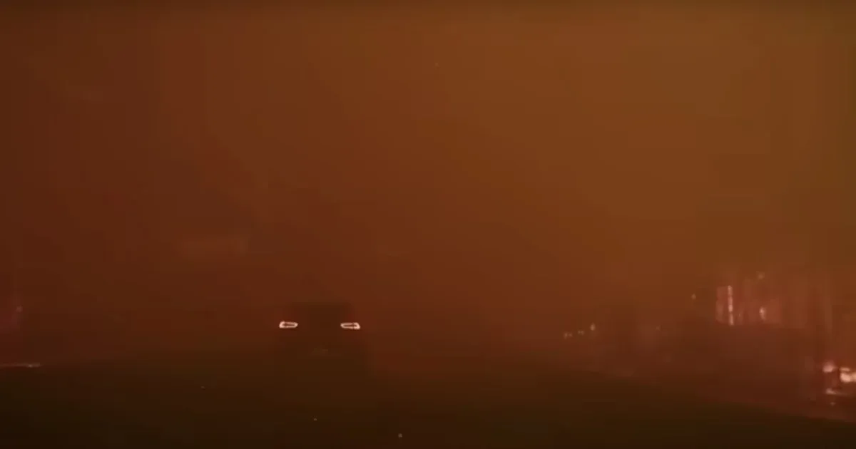 En un video apocalíptico, un automovilista grabó cómo conducía a través de los incendios forestales canadienses