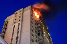 Légitámadás érte Kijevet hajnalban, tűz ütött ki egy toronyházban