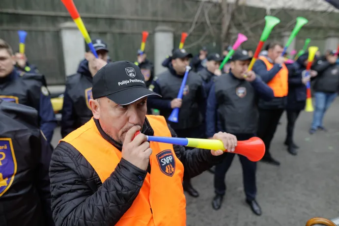 Börtönőrök tüntetése Bukarestben, 2022 novemberében – Fotó: George Calin / Inquam Photos