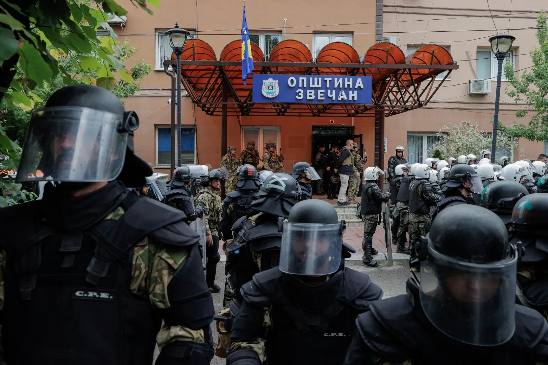 A magyar békefenntartókat a legkeményebb zavargásokra készítik fel, de Koszovóban valami félrement
